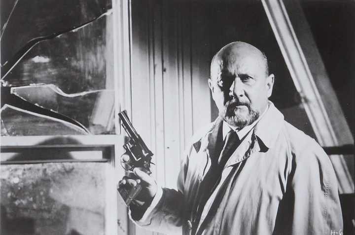Donald Pleasence as Dr. Loomis