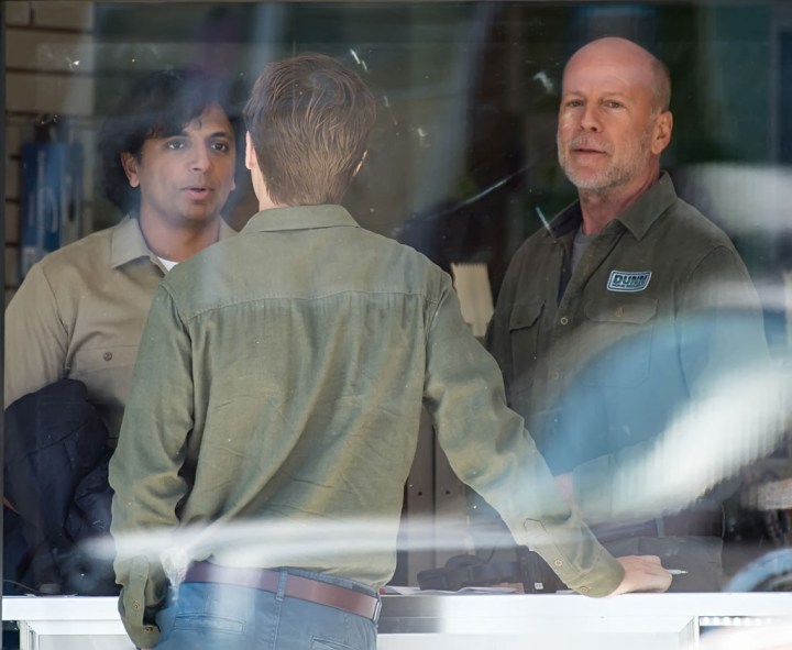 Bruce Willis Glass On Set