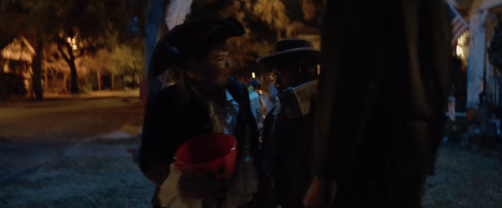 ScreenHub-Movie-Halloween Bumping Into Kids