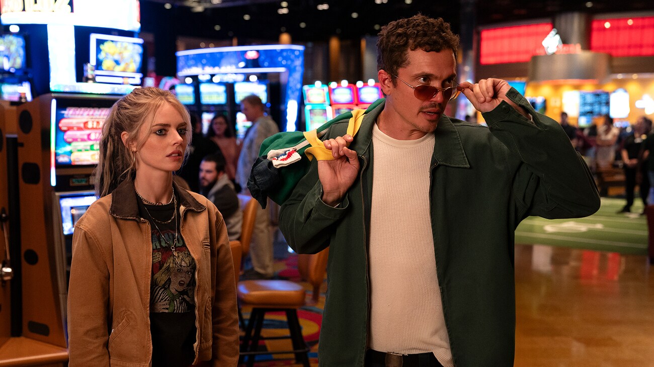 Samara Weaving and Karl Glusman in Eenie Meanie